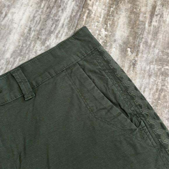 Eddie Bauer Green Side Stripe Hiking Shorts - Picture 3 of 11